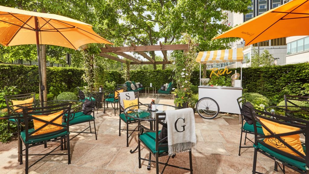 Four Seasons Hotel London at Park Lane welcomes back the Secret Garden for Summer 2017